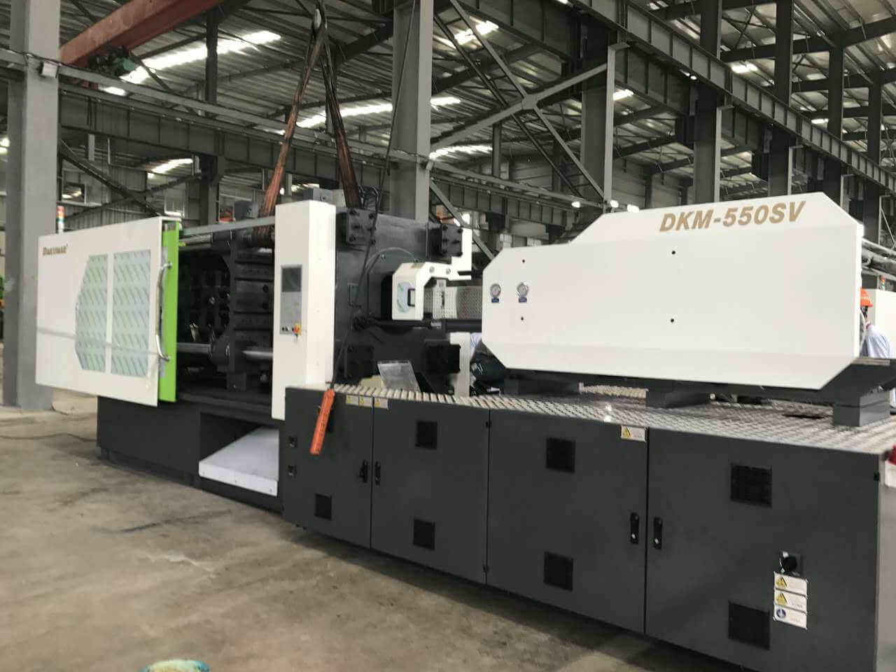 550T Plastic Injection Molding Machine