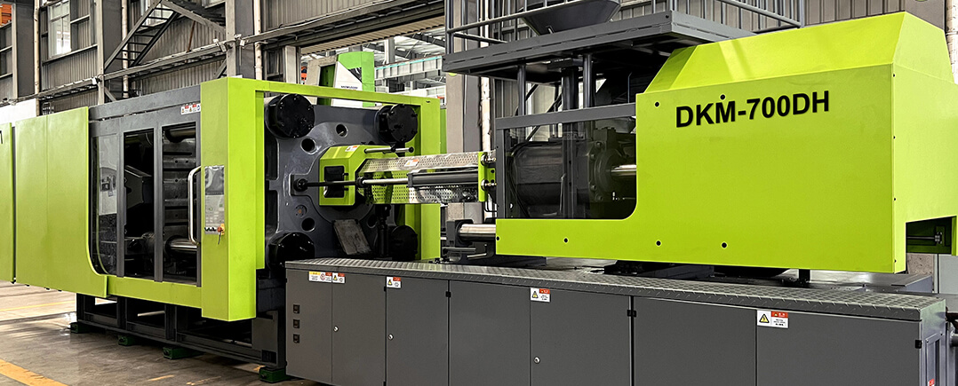 injection molding machine for producing buckets